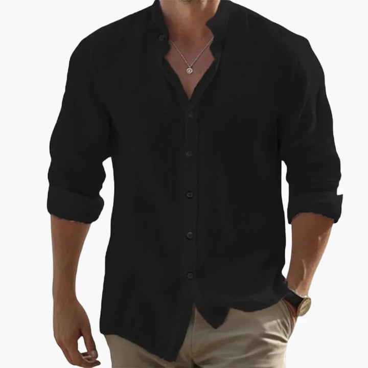 Stilren herrskjorta med ståkrage och långa ärmar. Modern slim fit design för elegant herrmode.