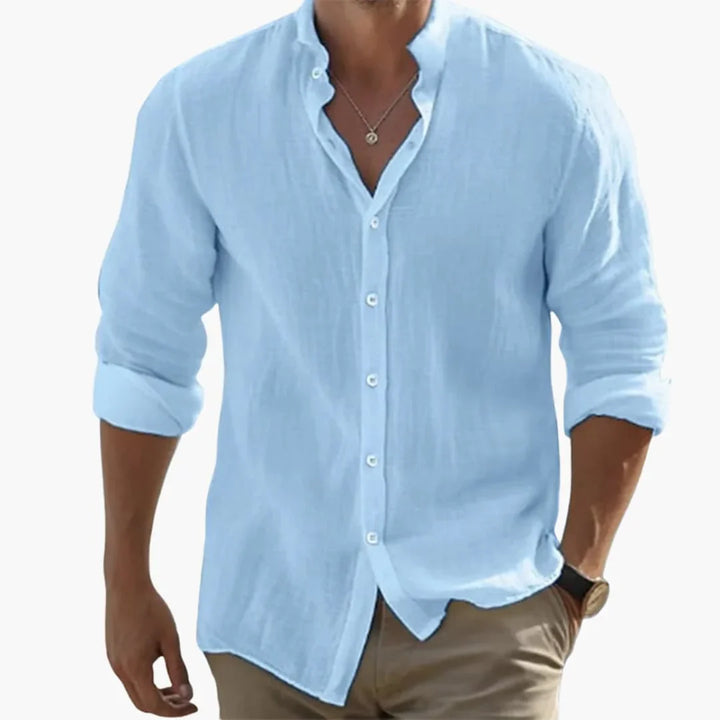 Modern slim fit herrskjorta med ståkrage. Bekväm långärmad design för en stilren och modern look.