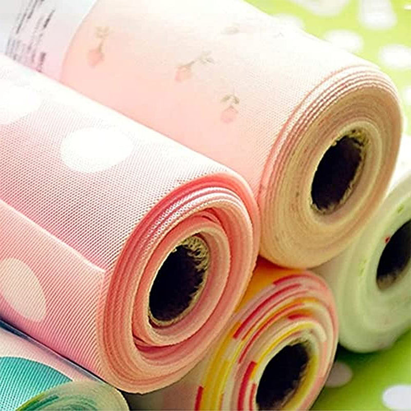 "Stilren köksmatta i PET-material med charmigt mönster och färger, fuktsäker och halkfri för säker köksanvändning."
