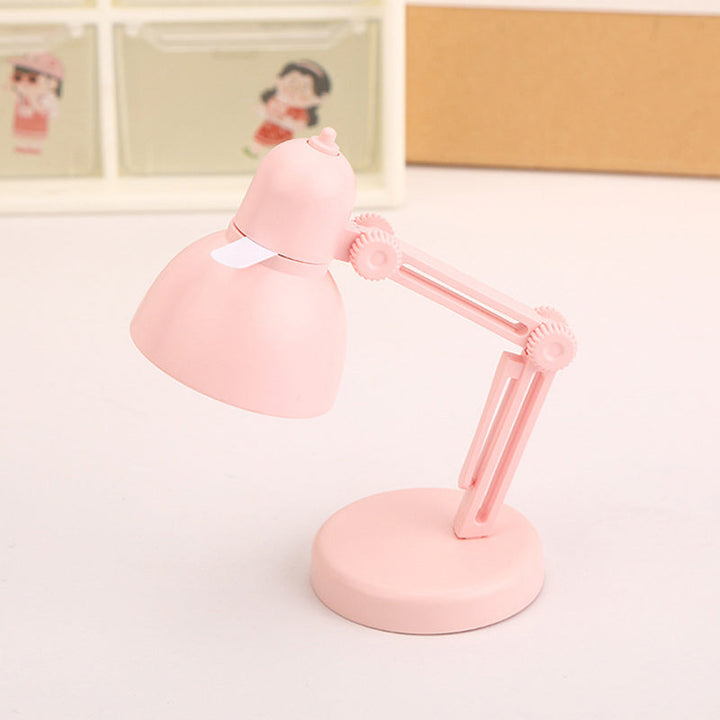 "Stilren magnetisk mini skrivbordslampa i flera färger med justerbar vinkel och bärbar kompakt design."