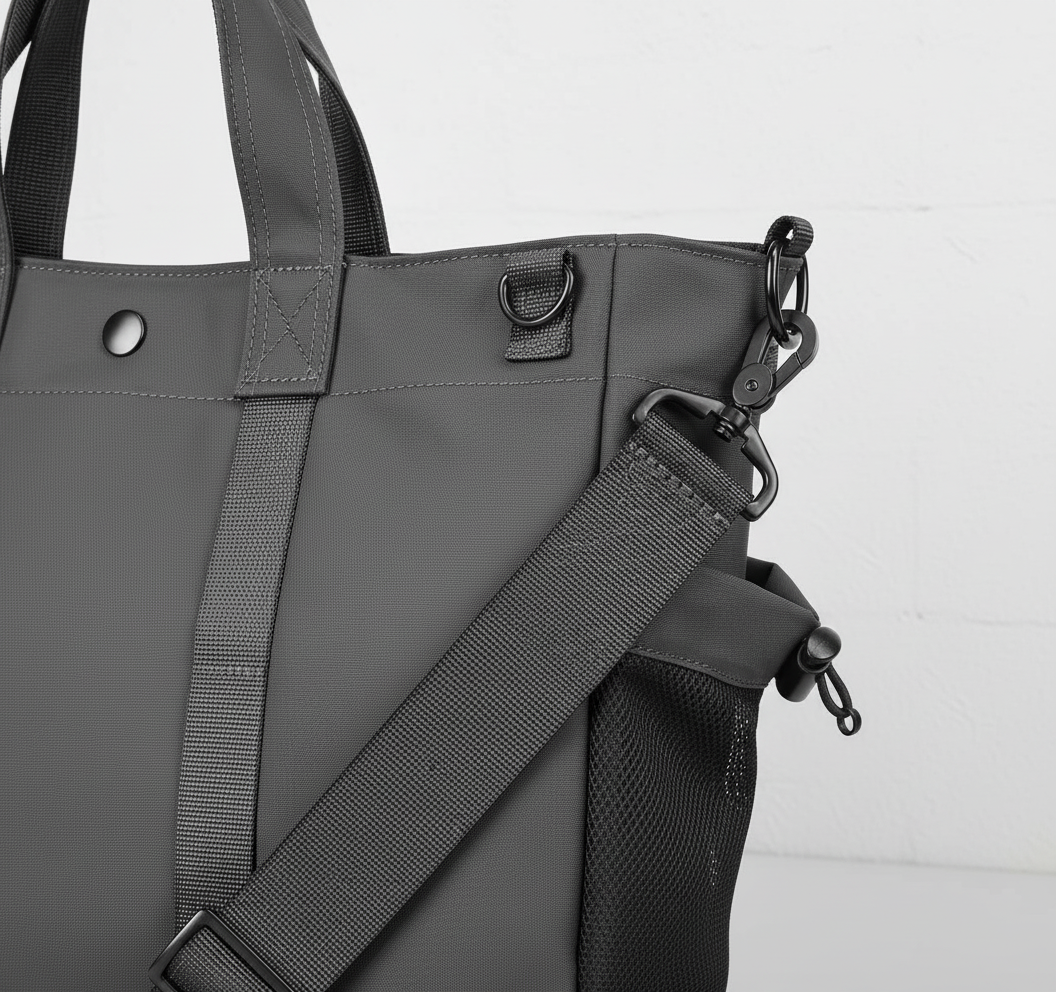 Robust skyddande laptopväska CarryComp med slitstarkt material, optimal för säker transport av din dator.