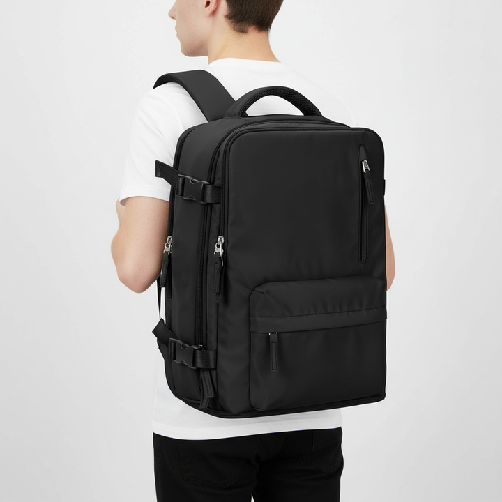 Rymlig laptopväska med flera fack, idealisk för att organisera din dator och tillbehör.