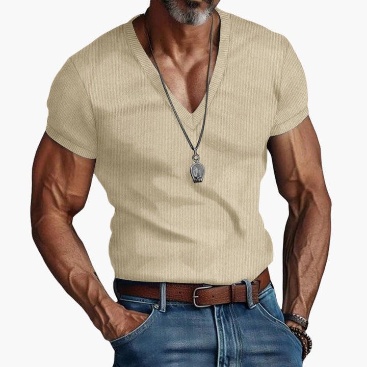 Trendig ribbad herr-t-shirt med V-ringning för vardagsmode. Ett bekvämt basplagg med korta ärmar för män.