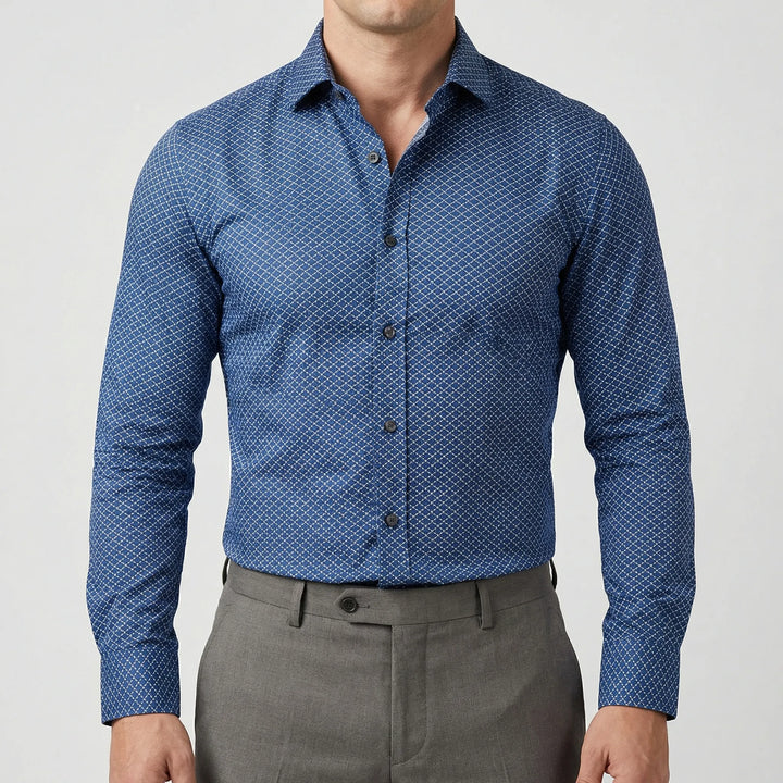 Blå rutig herrskjorta i Andrew-modell, perfekt för business casual. Långärmad, bekväm passform för en stilren look.