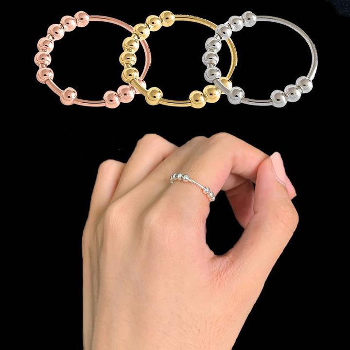 "Stilren Spinner Fidget Ring i silver för stresslindring, med roterande pärlor. Perfekt accessoar för både män och kvinnor."