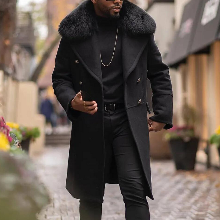 Stilren svart herr vinterjacka. Varm och funktionell peacoat för herrmode och kyliga höstdagar. Perfekt ytterplagg.