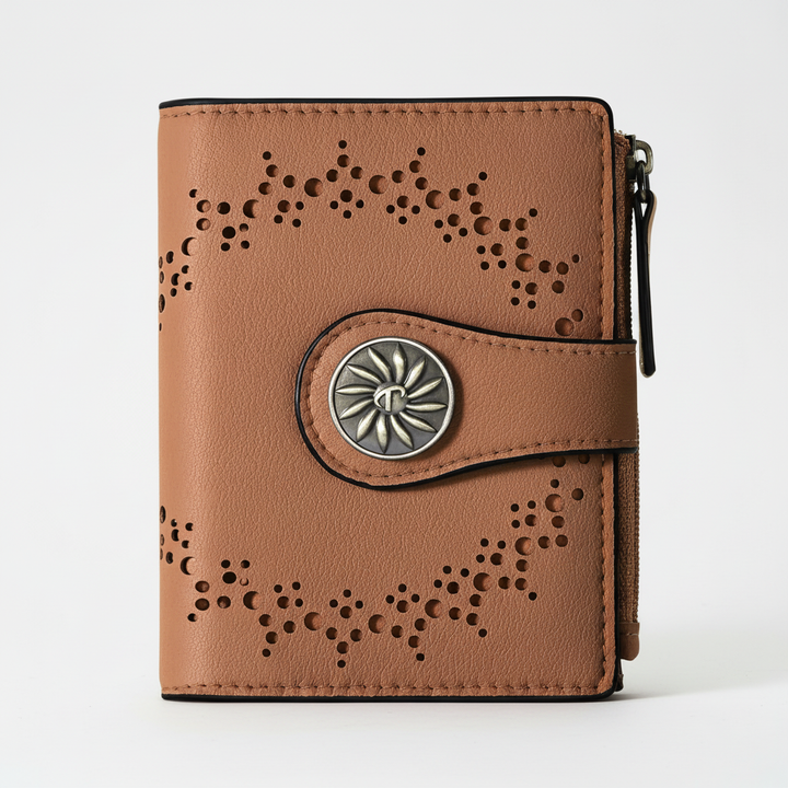 Elegant läderplånbok på bord. Stilren unisex accessoar med RFID-skydd för vardagsbruk.