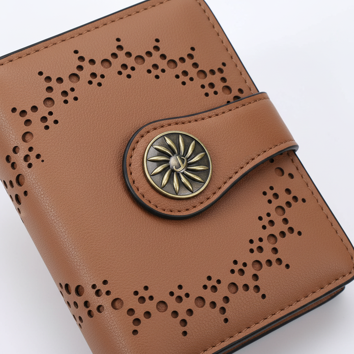 Premium läderplånbok i elegant design. Slitstark och stilren accessoar med RFID-skydd.
