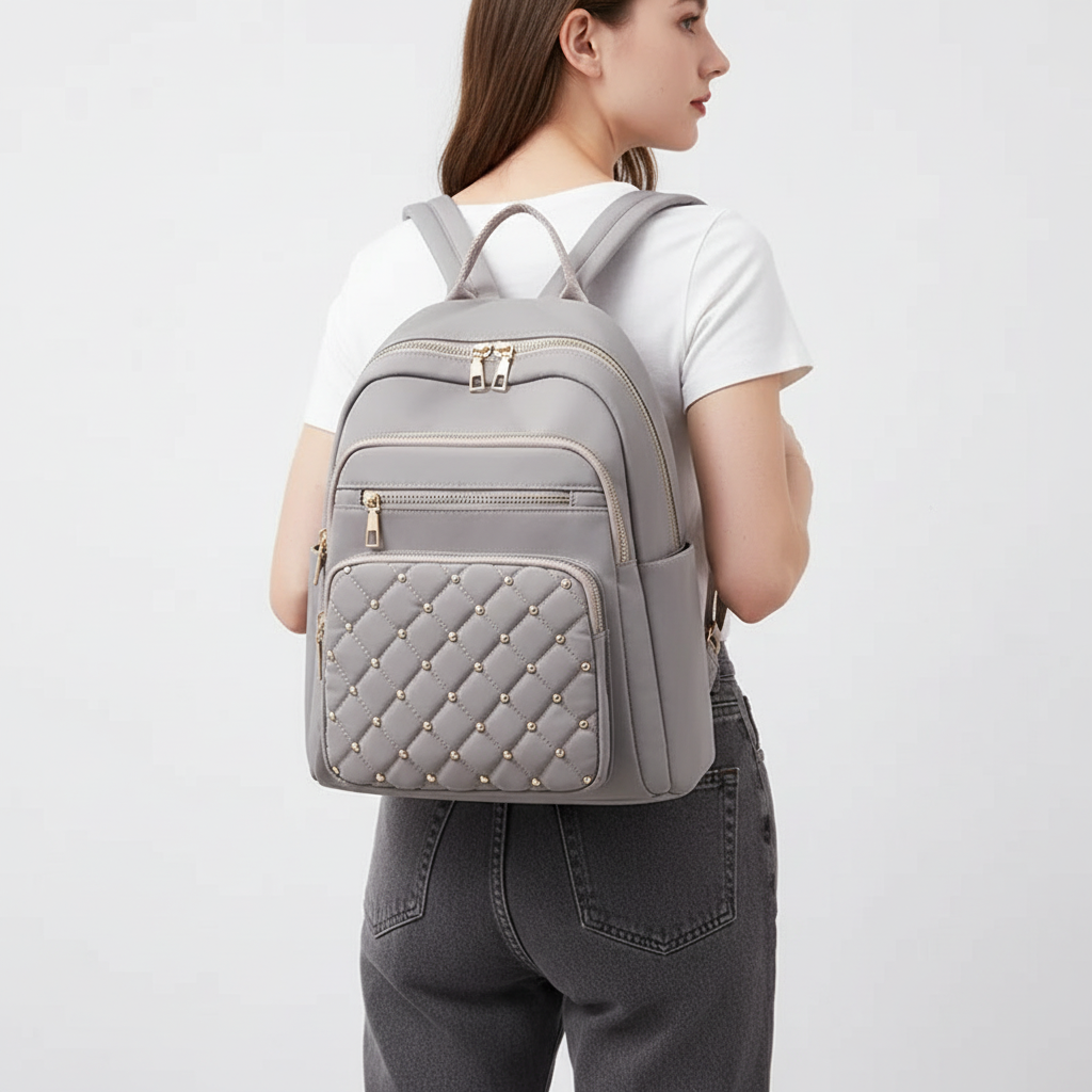 Vardagsryggsäck i premium vattentät nylon, stilren design för både män och kvinnor. Idealisk för skola & kontor.