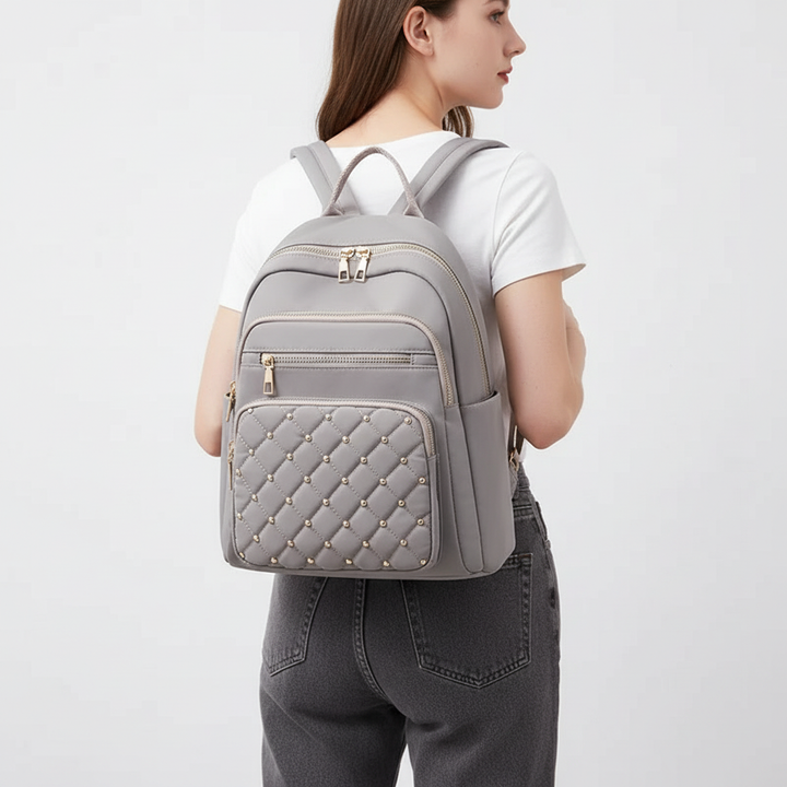 Vardagsryggsäck i premium vattentät nylon, stilren design för både män och kvinnor. Idealisk för skola & kontor.