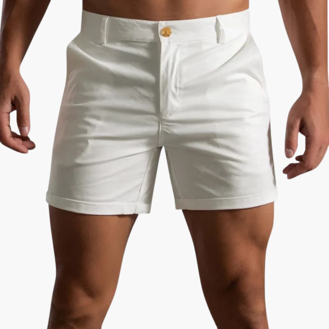 Stilrena herrshorts i khaki, klassisk passform för sommar och fritid. Bekväma vardagsshorts i enfärgad design.