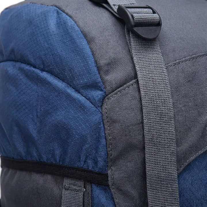 Vattentålig trekkingryggsäck 60L för äventyr. Håll din packning torr under vandringen.