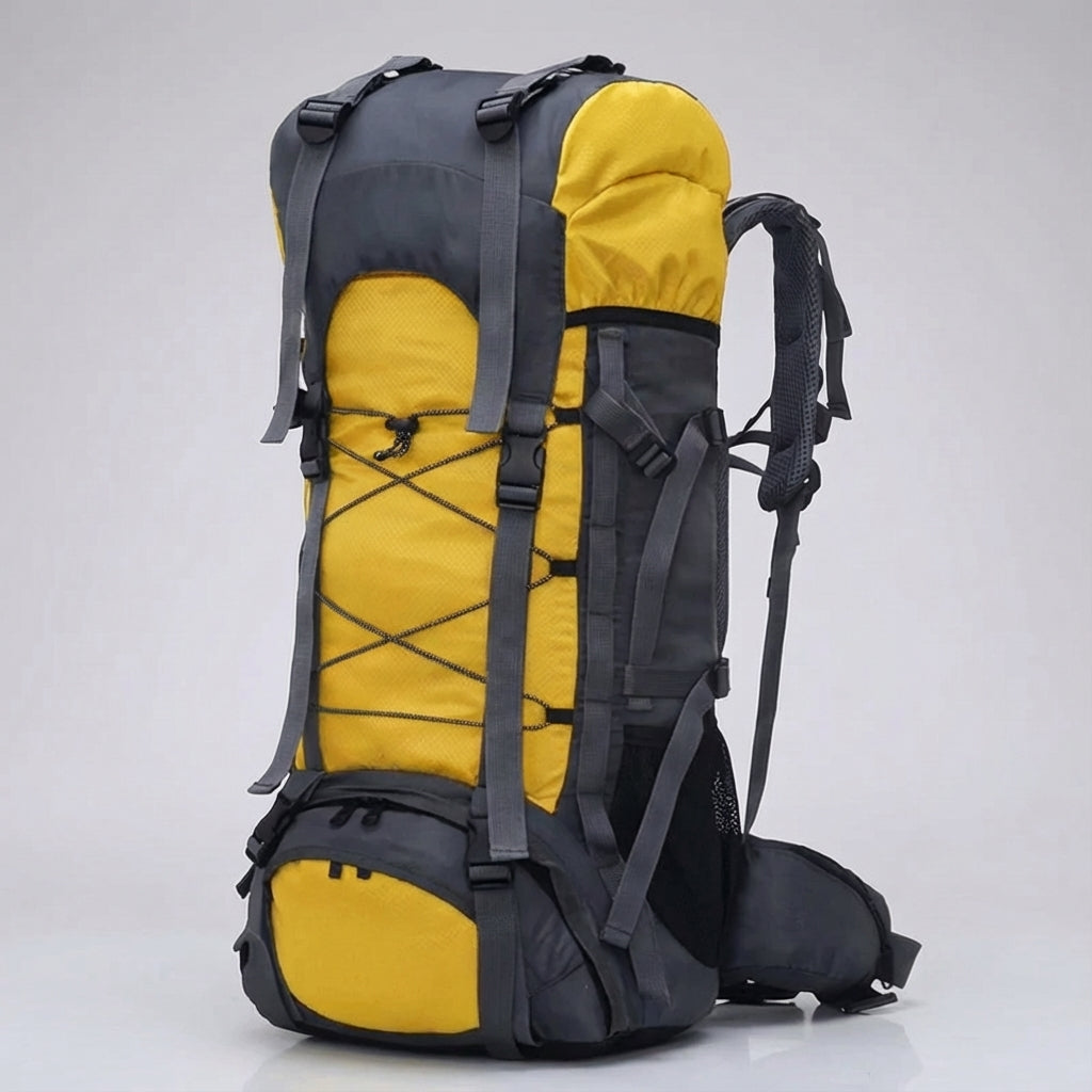 Bekväm 60-liters vandringsryggsäck i svart, designad för maximal packning och enkel åtkomst.