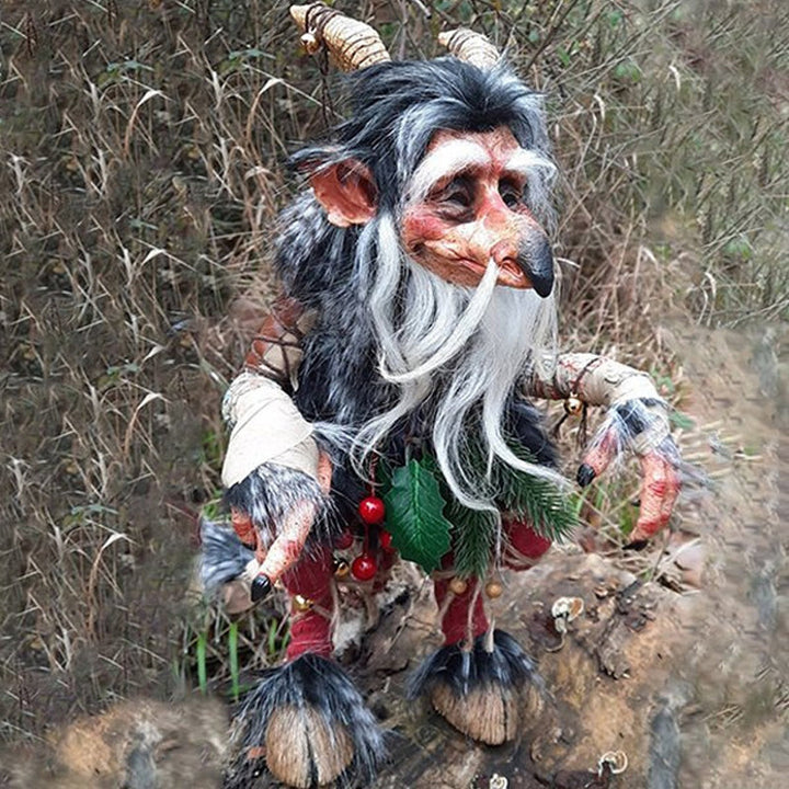 Trädgårdstroll i helfigur som passar perfekt som trädgårdsdekoration
