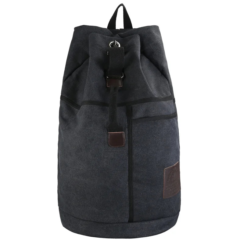 Unisex storvolymsryggsäck i canvas, redo för äventyr & vardag. Idealisk för vandrare & resenärer.