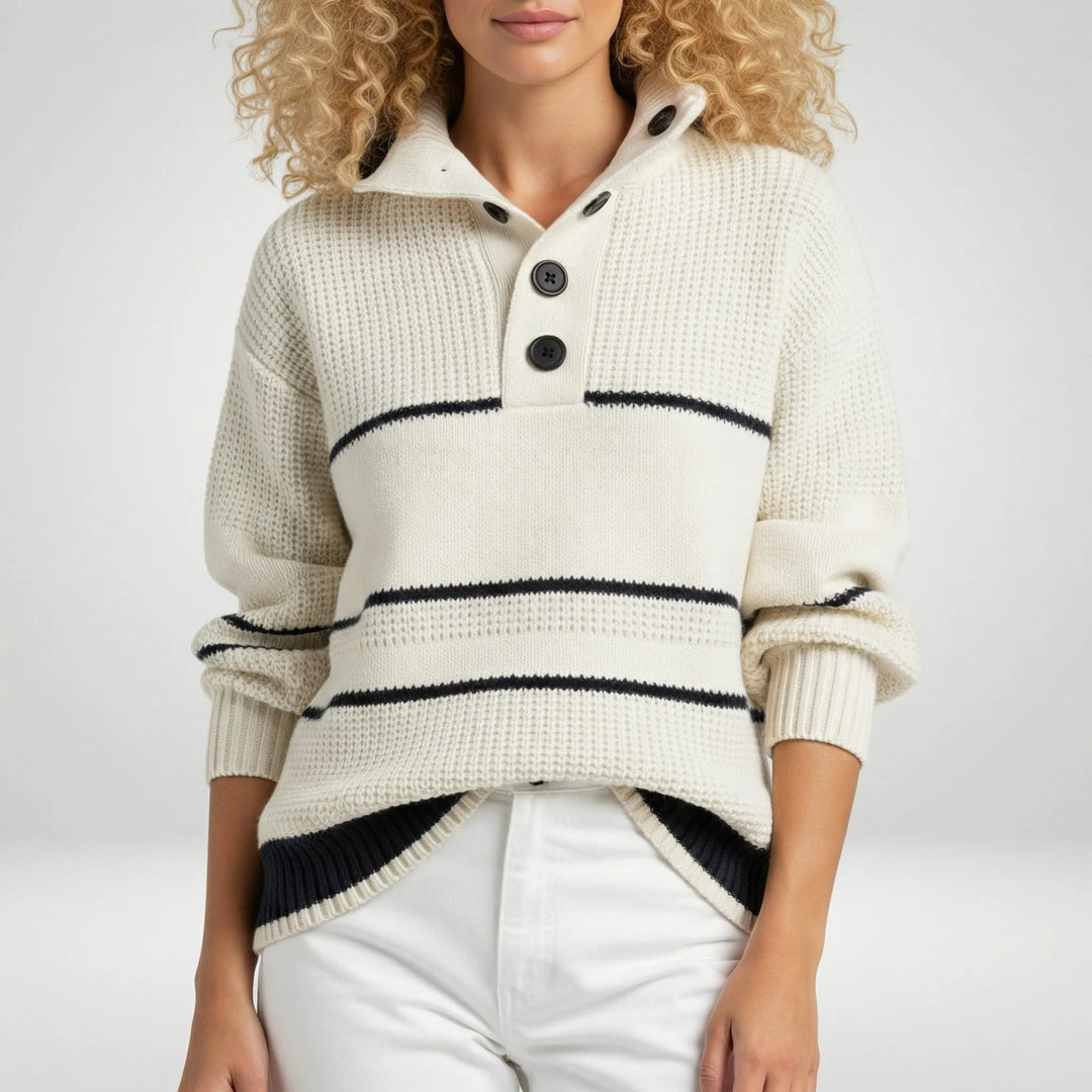 Randig stickad damtröja med struktur & casual passform. Höst/vinter pullover med snygg knappslå.