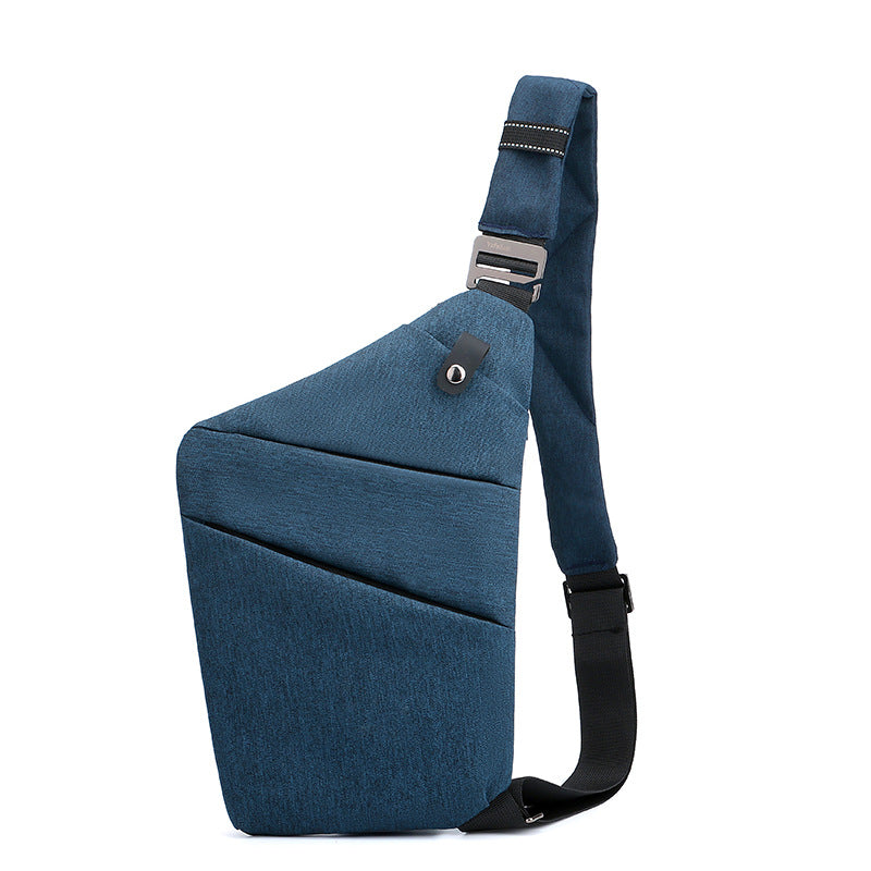 Närbild på dragkedja och säkerhetsdetaljer på crossbody-väska