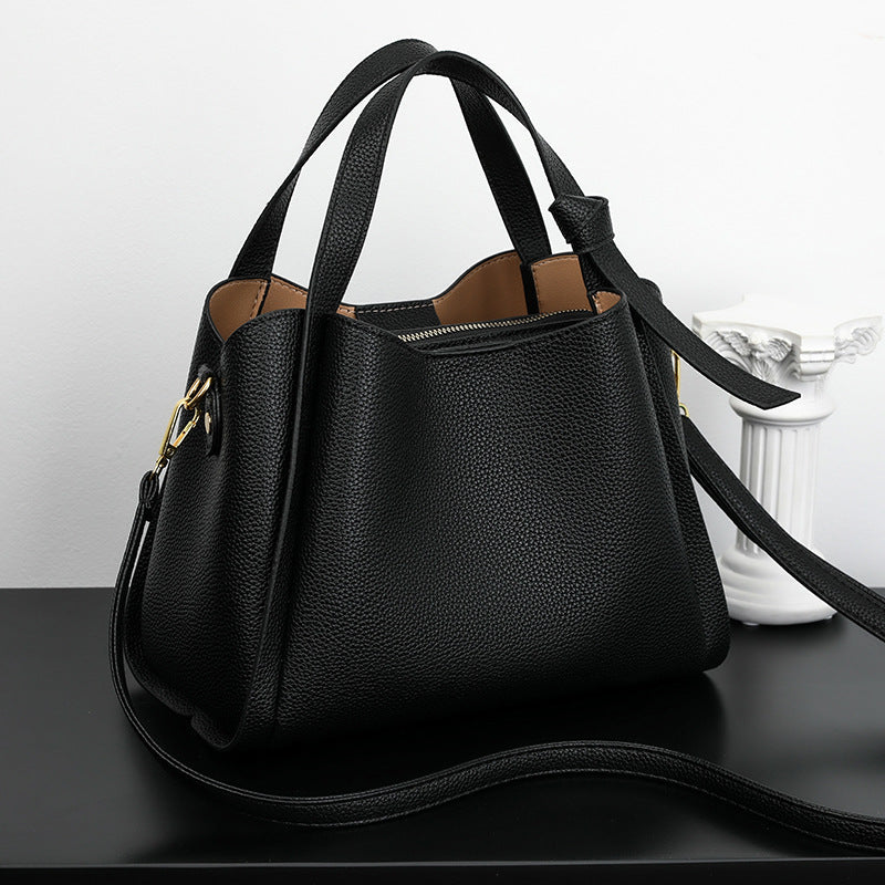 Stilren crossbody väska för dam visad i flera färgval