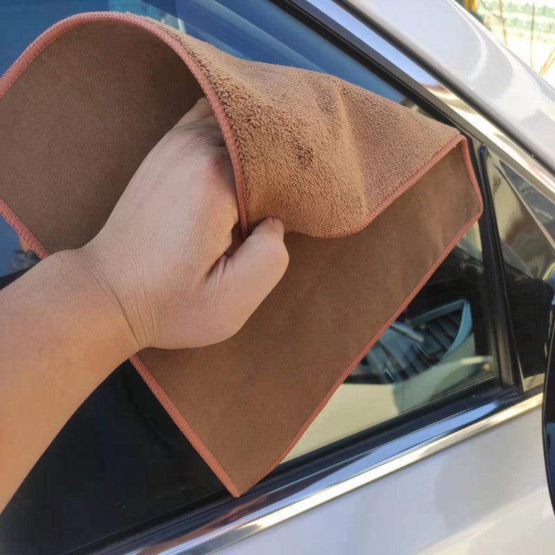 "Superabsorberande biltorkhandduk i mocka och mikrofiber i färgerna kaffe, grå, beige och röd, storlek 30x30 cm."