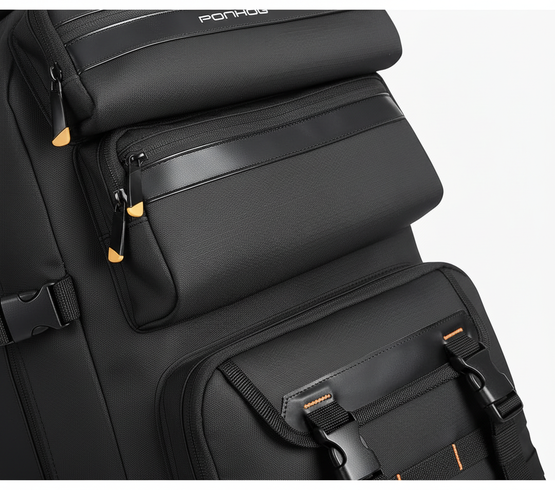 Mångsidig svart ryggsäck 50L för resor, med inbyggd USB-laddning och ergonomisk bärkomfort.