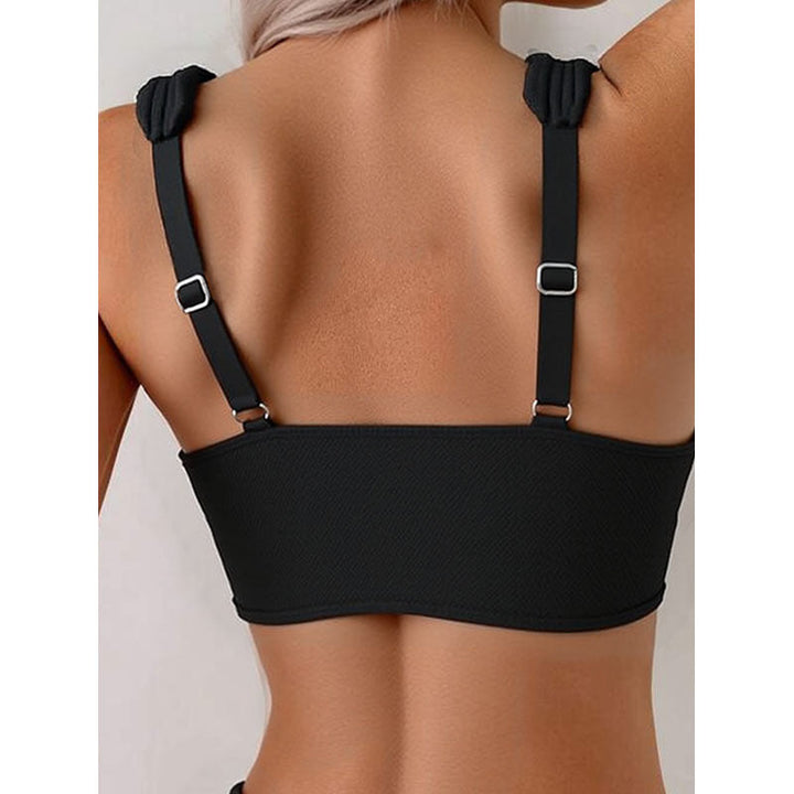 Dam bikini i svart med hög midja, fyrkantig topp och breda axelband för optimal komfort.