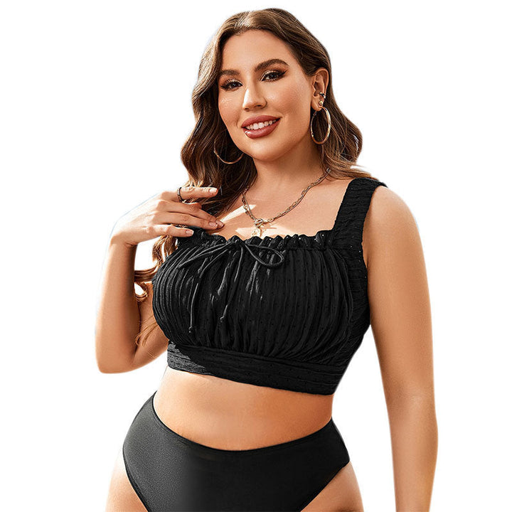 Damsport bikinitopp med volang. Elegant svart badtopp för en bekväm stil på stranden i sommar.