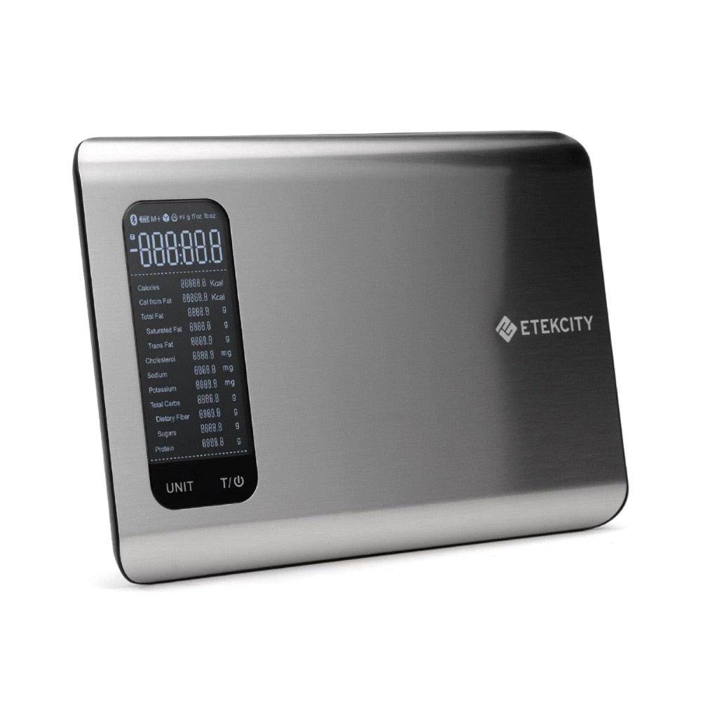 Noggrann digitalvåg för köket. Mäter ingredienser med precision för perfekt matlagning.