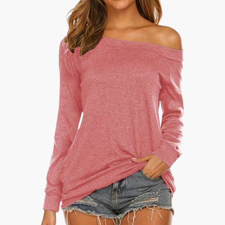 Elegant svart off-shoulder blus för dam, långärmad. En enfärgad topp med smickrande snitt.