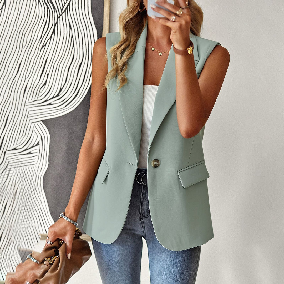 Svart elegant ärmlös blazer-topp för dam. Figurnära stil, perfekt för kontor, vardag eller fest.