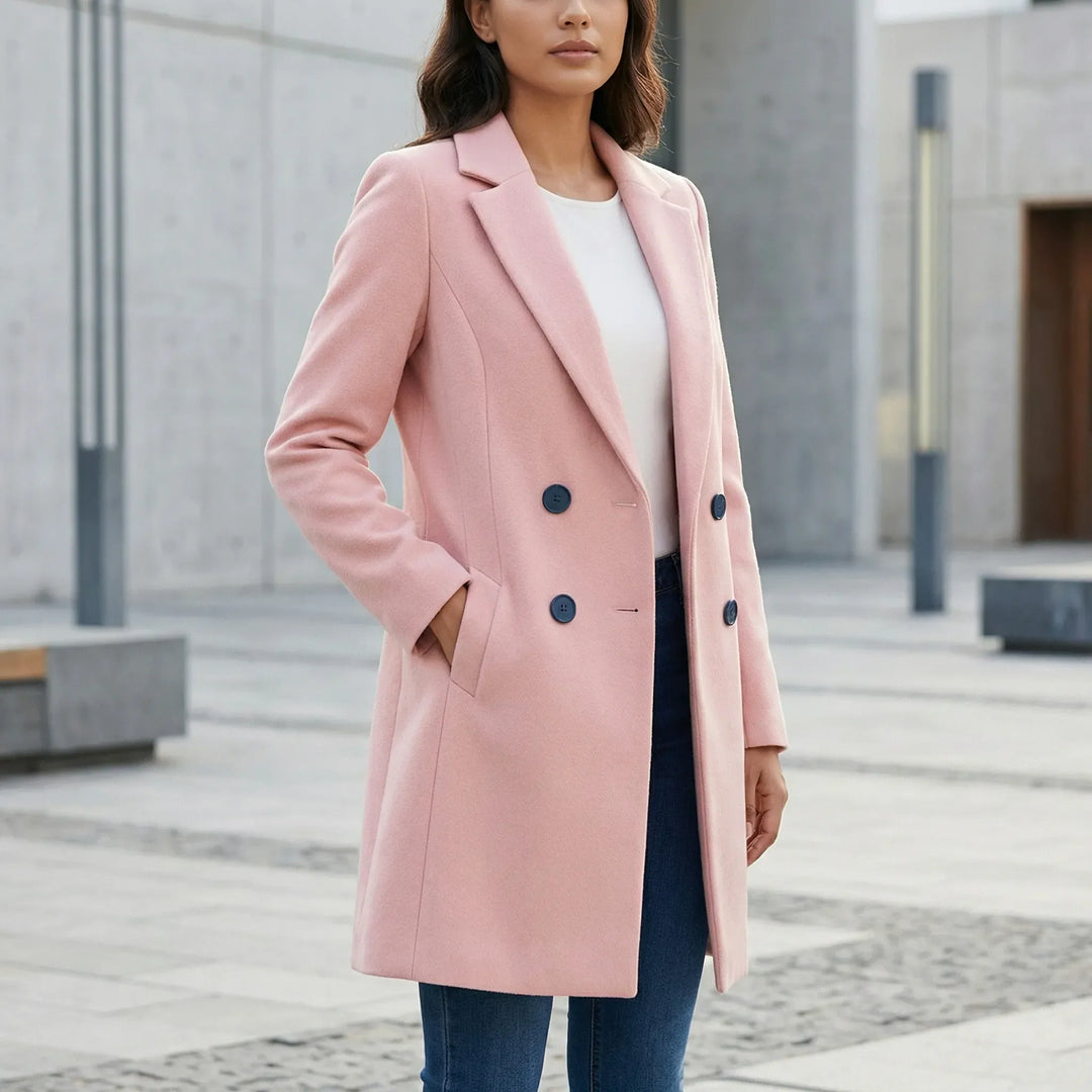 Svart figursydd lång damkappa 'Kiara', elegant vardagsstil. Perfekt ytterplagg.