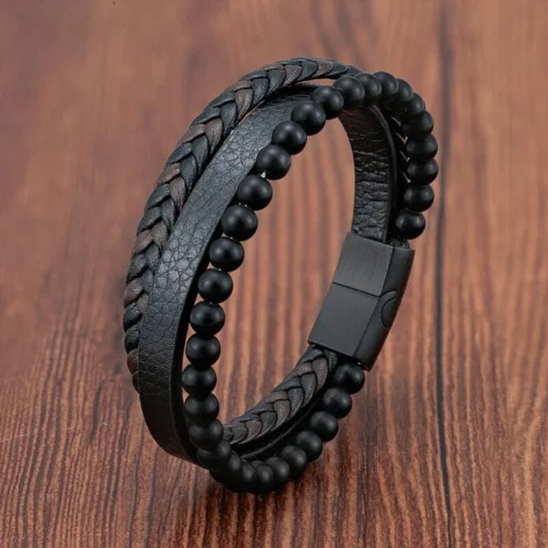 Svart flätat armband med hematitpärlor, stresslindrande och elegant accessoar för moderna män.