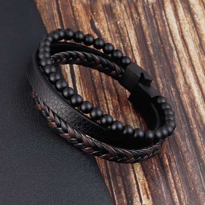 Svart flätat armband med hematitpärlor, stresslindrande och elegant accessoar för moderna män.