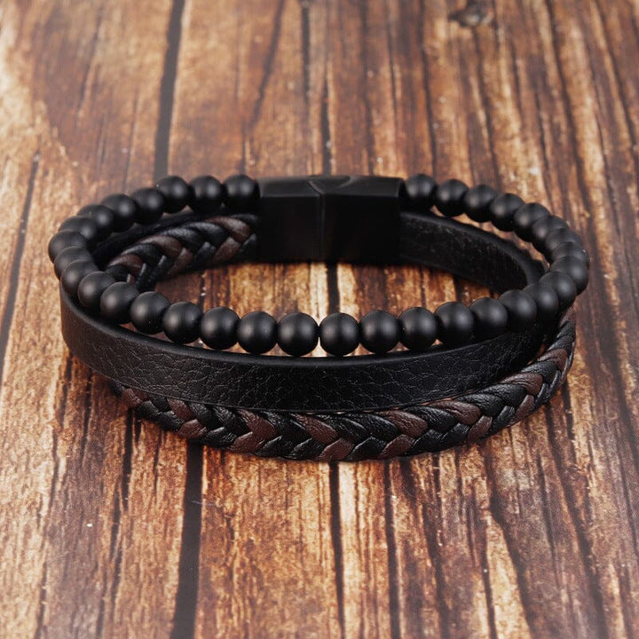 Svart flätat armband med hematitpärlor, stresslindrande och elegant accessoar för moderna män.