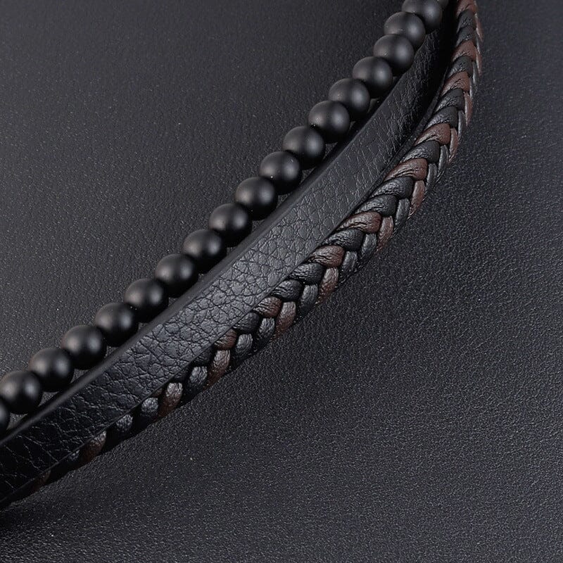 Svart flätat armband med hematitpärlor, stresslindrande och elegant accessoar för moderna män.