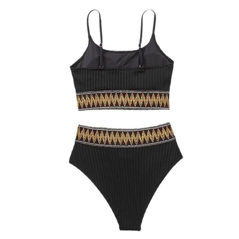Elegant svart högmidjad bikini-set för dam. Modern crop top badkläder med justerbar passform för strand & pool.