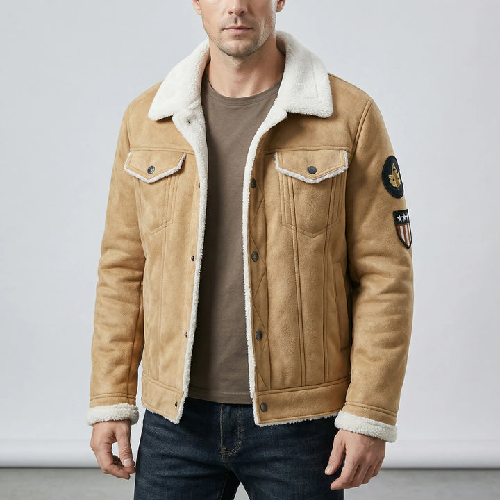 Brun robust herrjacka i bikerstil. Ett vindtätt och varmt ytterplagg för en tidlös look under vår/höst.