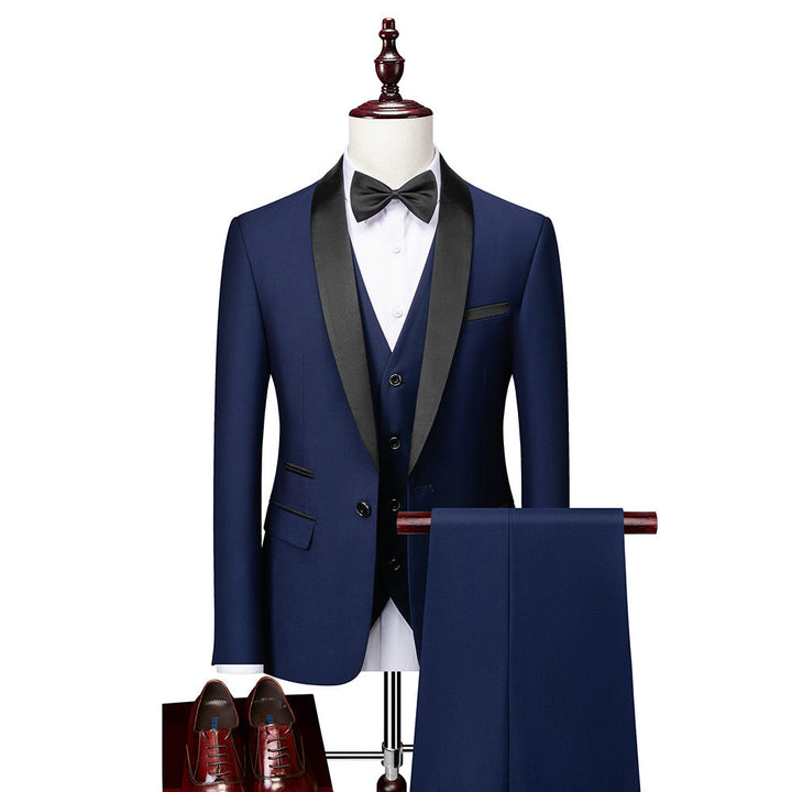 Klassisk tredelad herr kostym slim fit. Mångsidig för formella events, affärer och eleganta fester.