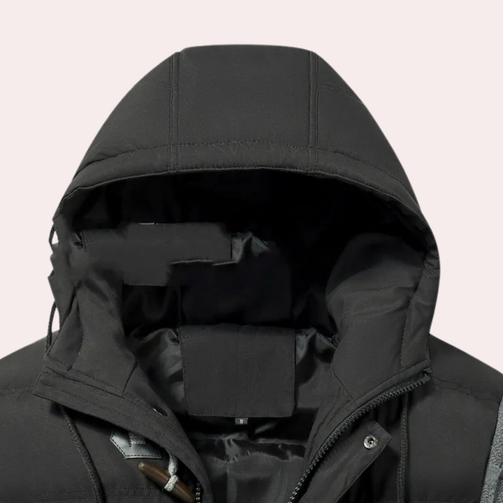 Stilren svart herrjacka, puffer vinterjacka. Perfekt ytterplagg för höst och kalla dagar, både varm och modern.