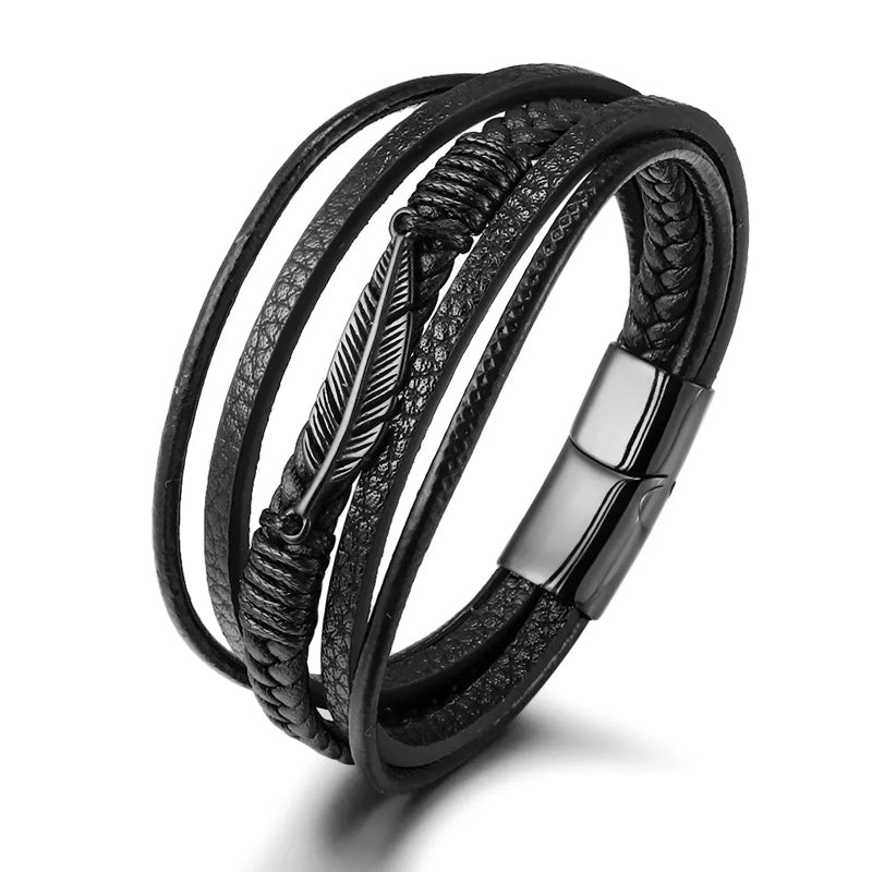 Svart herrarmband med fjäderdesign, justerbart och stilrent för en elegant look, symboliserar frihet.