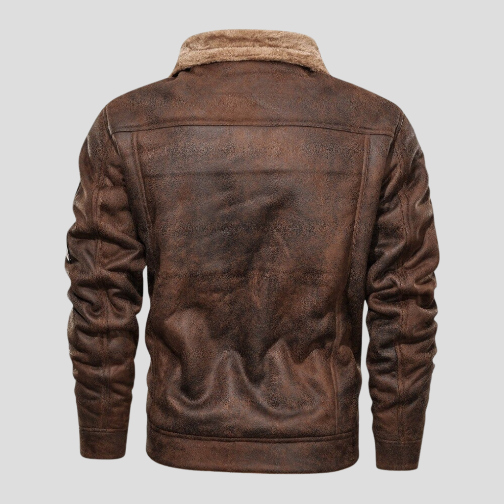 Brun herrbikerjacka med tidlös design, ett mångsidigt ytterplagg för mode och fritid.