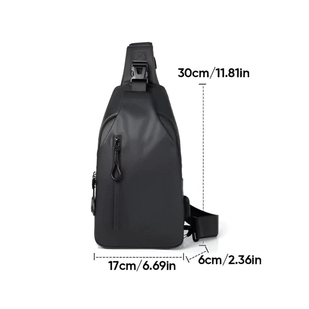 Tom, organiserad crossbodyväska redo att packas för dagens äventyr och arbete.