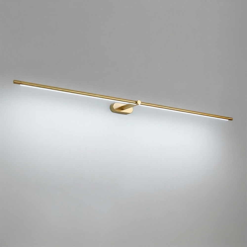 Guldfärgad elegant LED vägglampa, perfekt som accentbelysning i vardagsrum. Slank design.