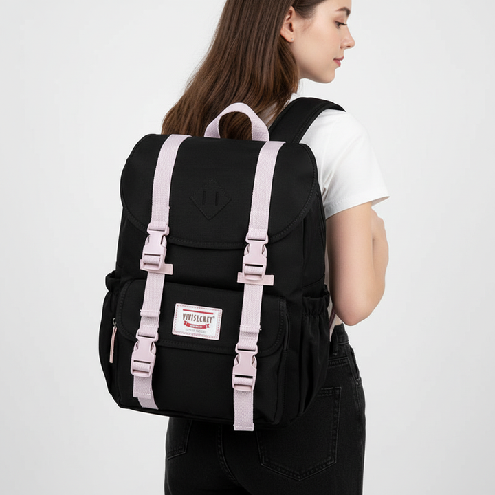 Beige multifunktionell ryggsäck med flera fack. Unisex design, perfekt som skolväska, jobbväska & resekompis.