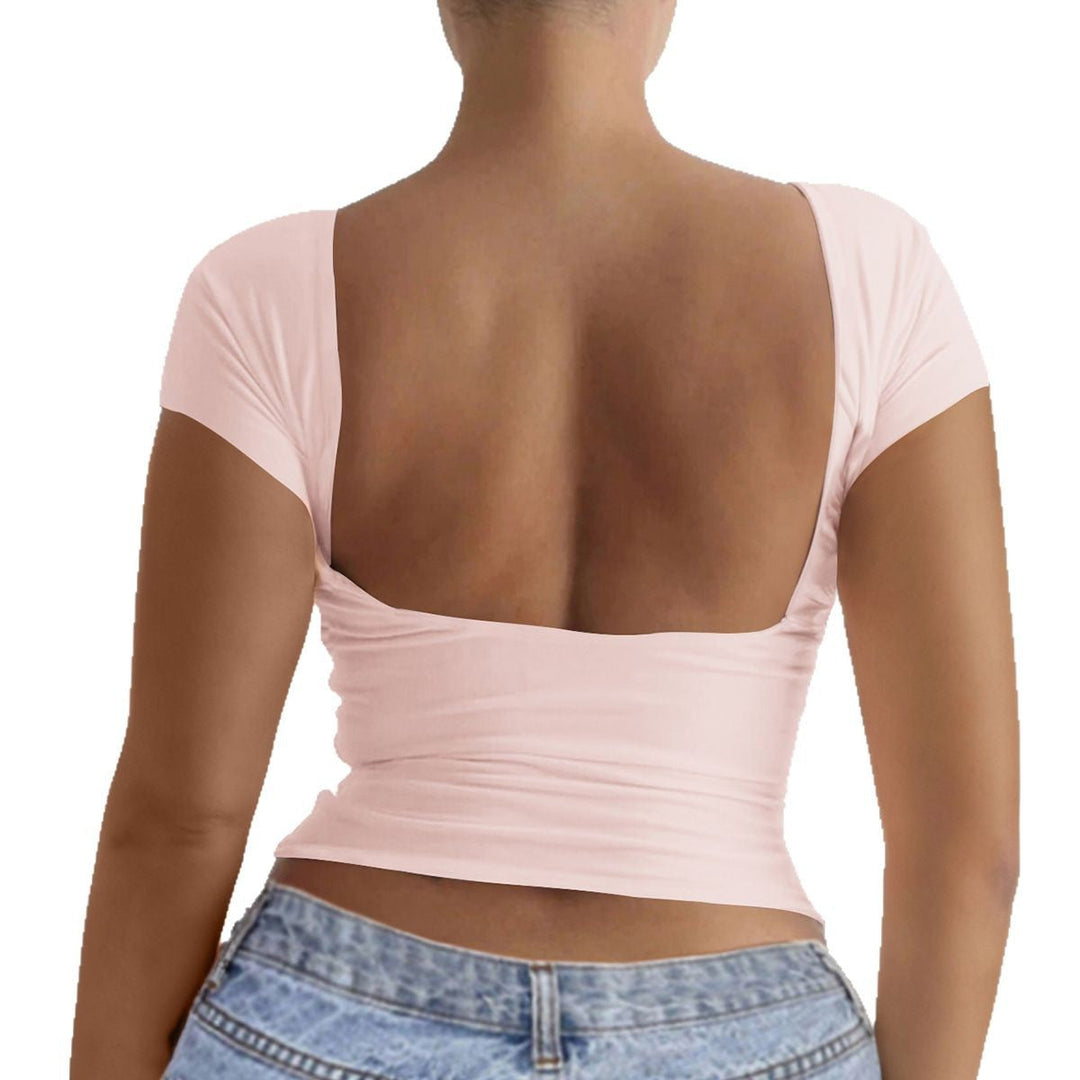 Svart off-shoulder damtopp med elegant djup rygg. En modern festtopp för kvinnor, perfekt för mode.