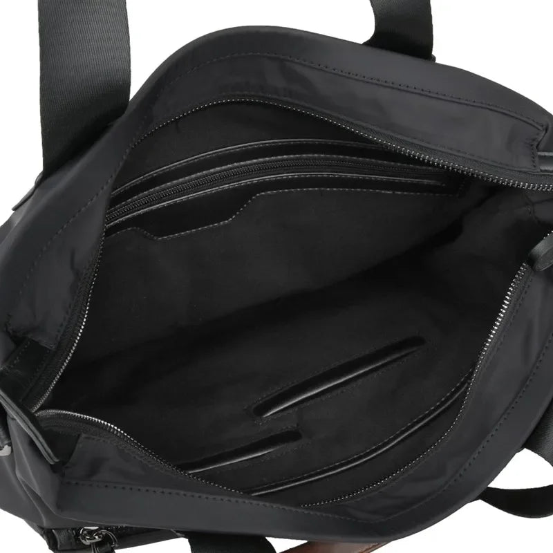 Organiserad svart kontorsväska för laptop. Säker och elegant datorväska med flera fack.