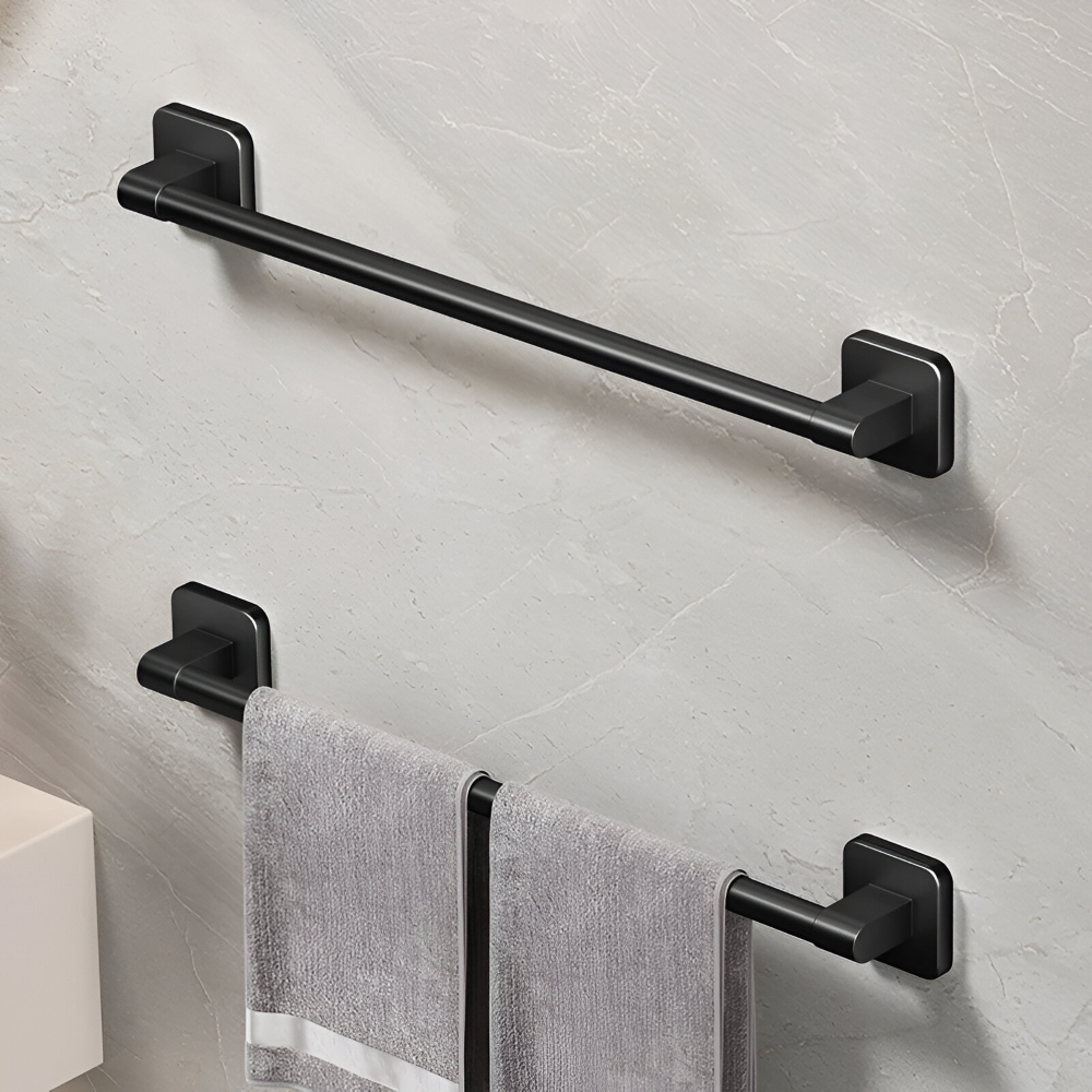 Elegant självhäftande handdukshållare i svart aluminium. Praktiskt badrumstillbehör.