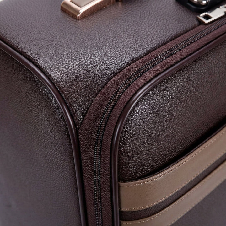 Brun SpinCabin kabintrolley för resa, rymlig och lätt för all din packning. Perfekt som handbagage.
