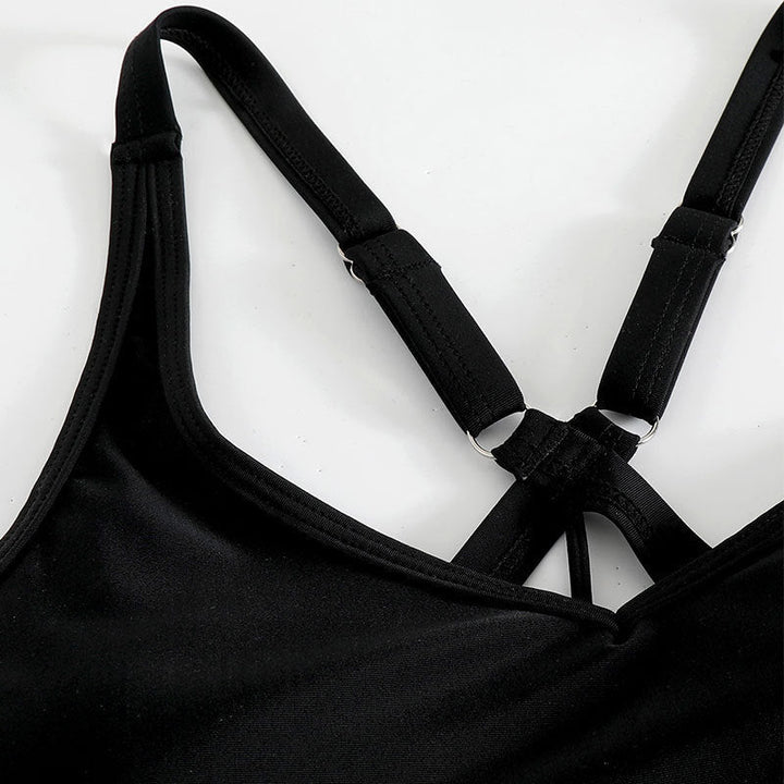 Elegant svart tankini för damer, designad för en smickrande siluett. Idealisk för sommar och sportig simning.