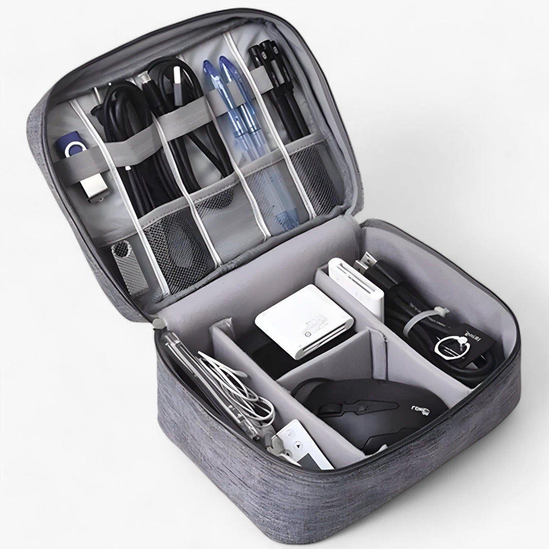 TechTidy kabelorganizer med elastiska band och nätfickor. Effektiv förvaring av dina teknikprylar.