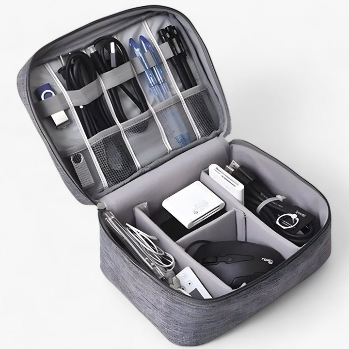 TechTidy kabelorganizer med elastiska band och nätfickor. Effektiv förvaring av dina teknikprylar.